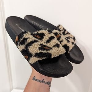 Steve Madden - Cheetah Slides - W10